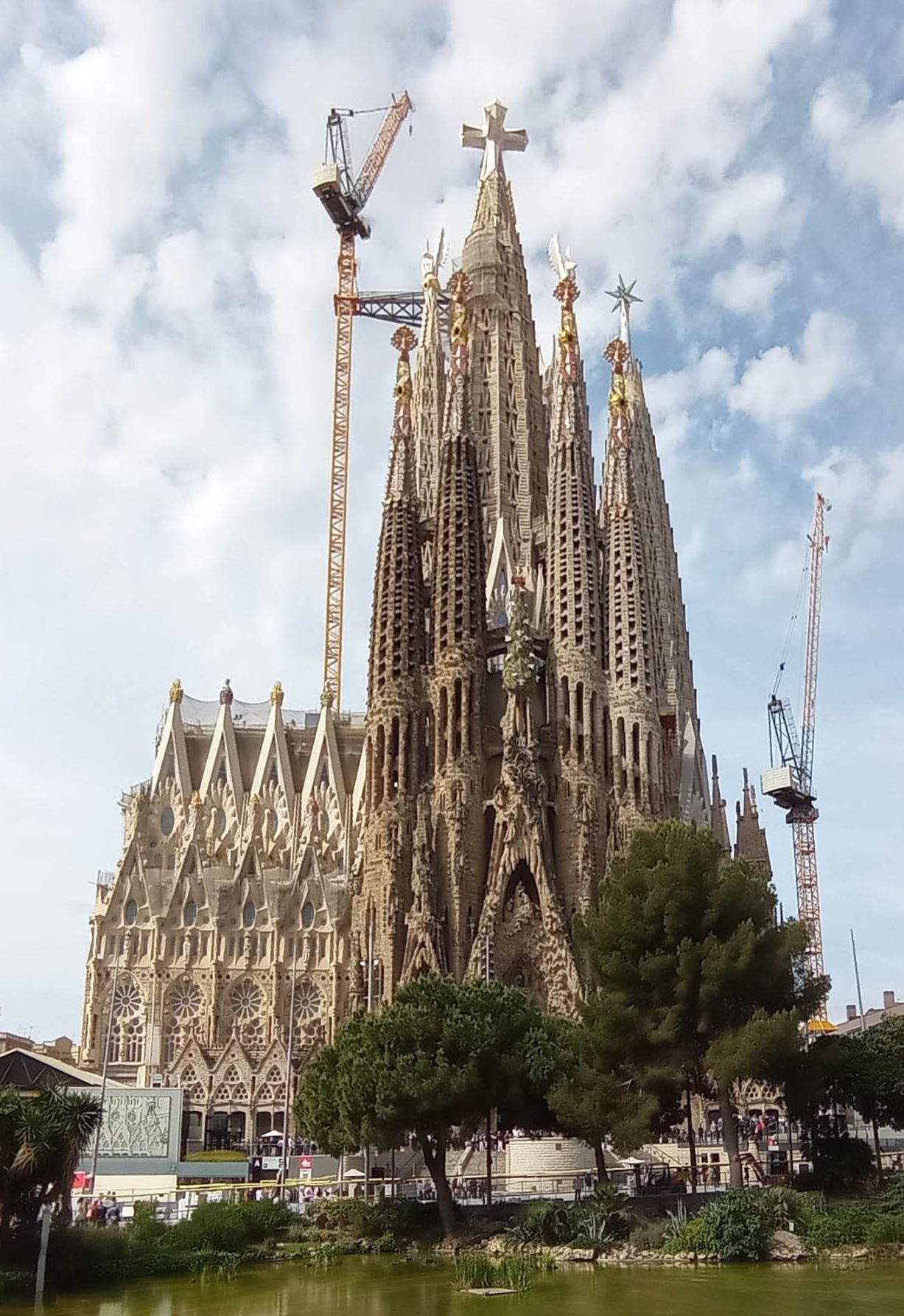 Gaudí to the Gothic Quarter: A Barcelona Day on Foot