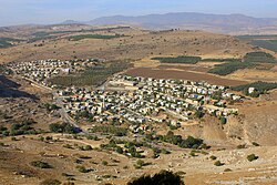 Switchbacks down to Wadi Hamam