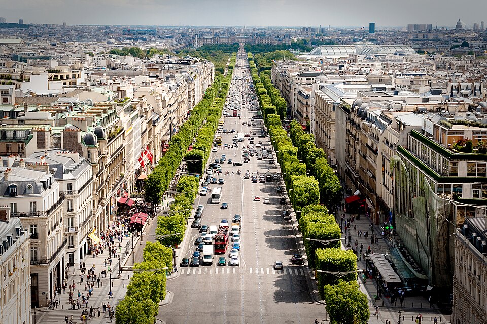 Classic Paris on Foot: Notre-Dame to the Arc de Triomphe