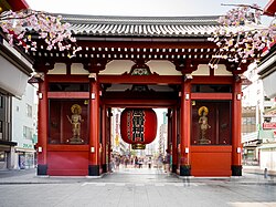 Kaminarimon & Nakamise-dōri