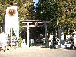 The ridge to Hosshinmon-oji