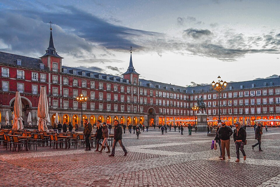 Madrid Historic Walk: From the Royal Palace to the Retiro