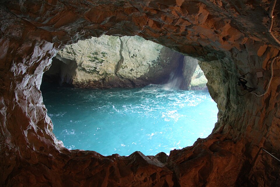 Rosh HaNikra: The Grottoes at the End of the Country
