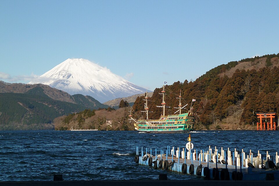 The Hakone Loop: switchback railway, volcano and the lake torii