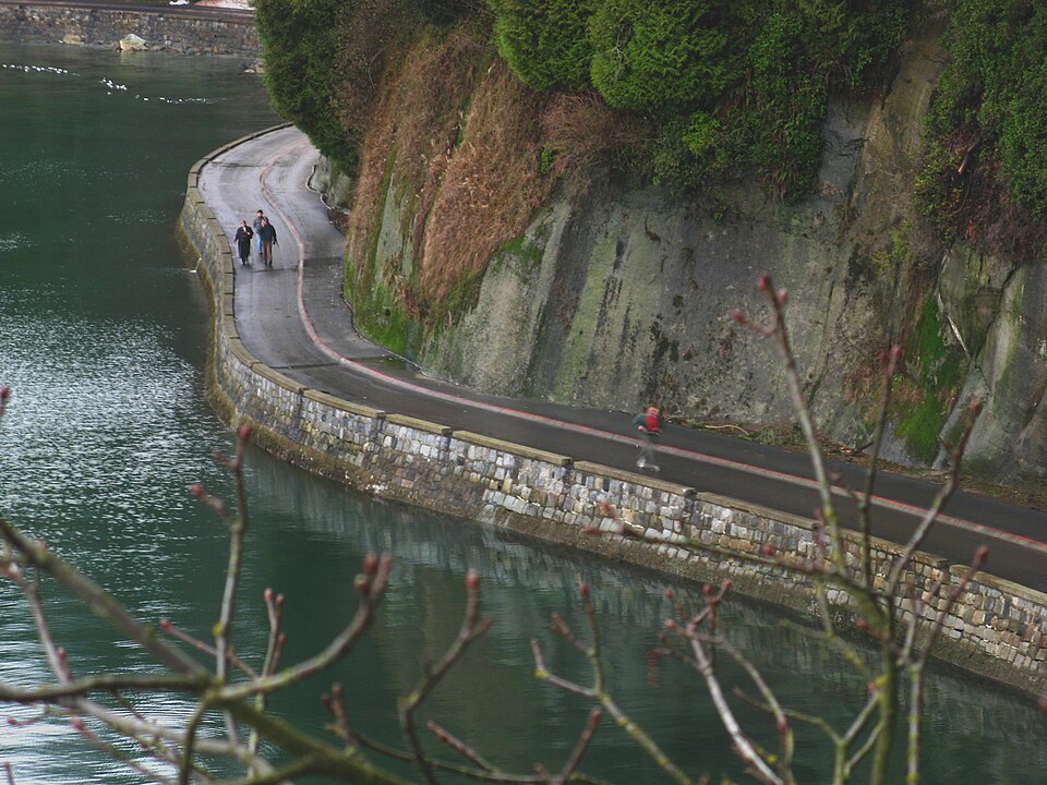The Stanley Park Seawall: Coal Harbour to English Bay on Foot