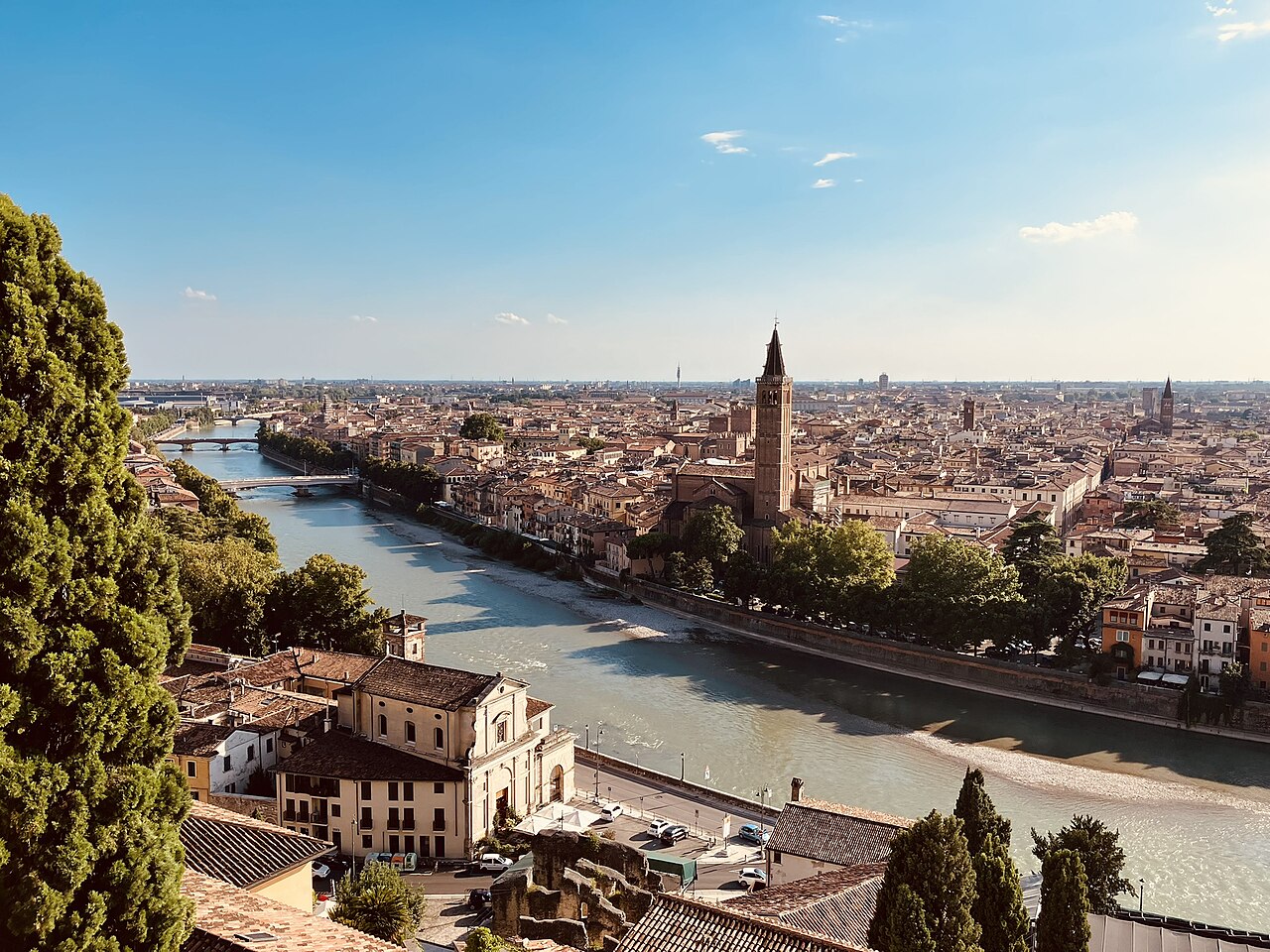 Verona Historic Walk: The Arena, Piazza delle Erbe and the Adige